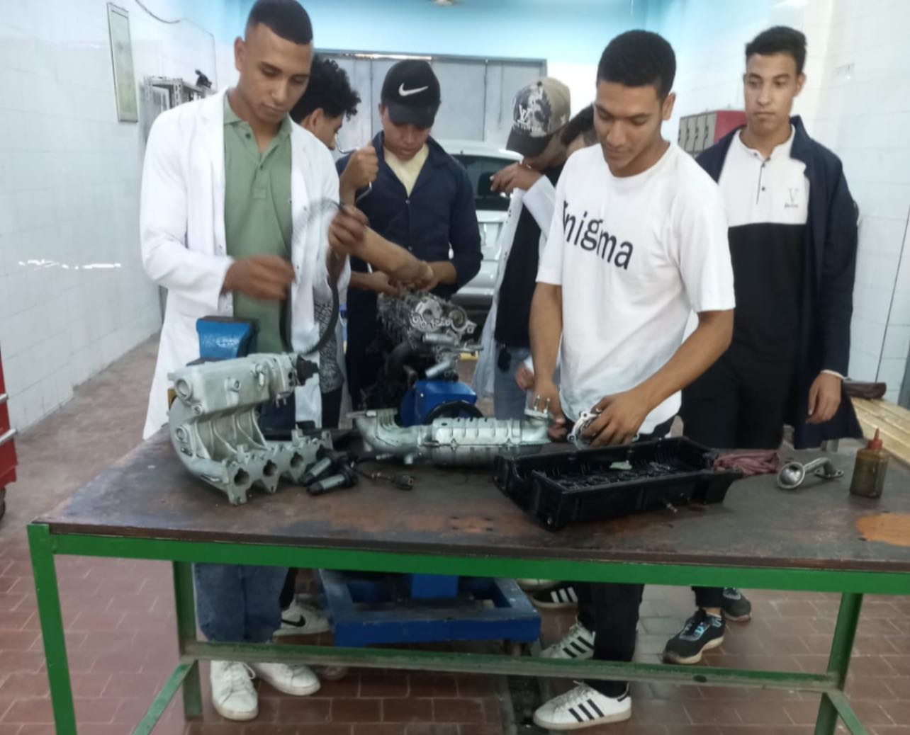 تعزيز الكفاءة المهنية لطلاب برنامج تكنولوجيا الأوتوترونكس