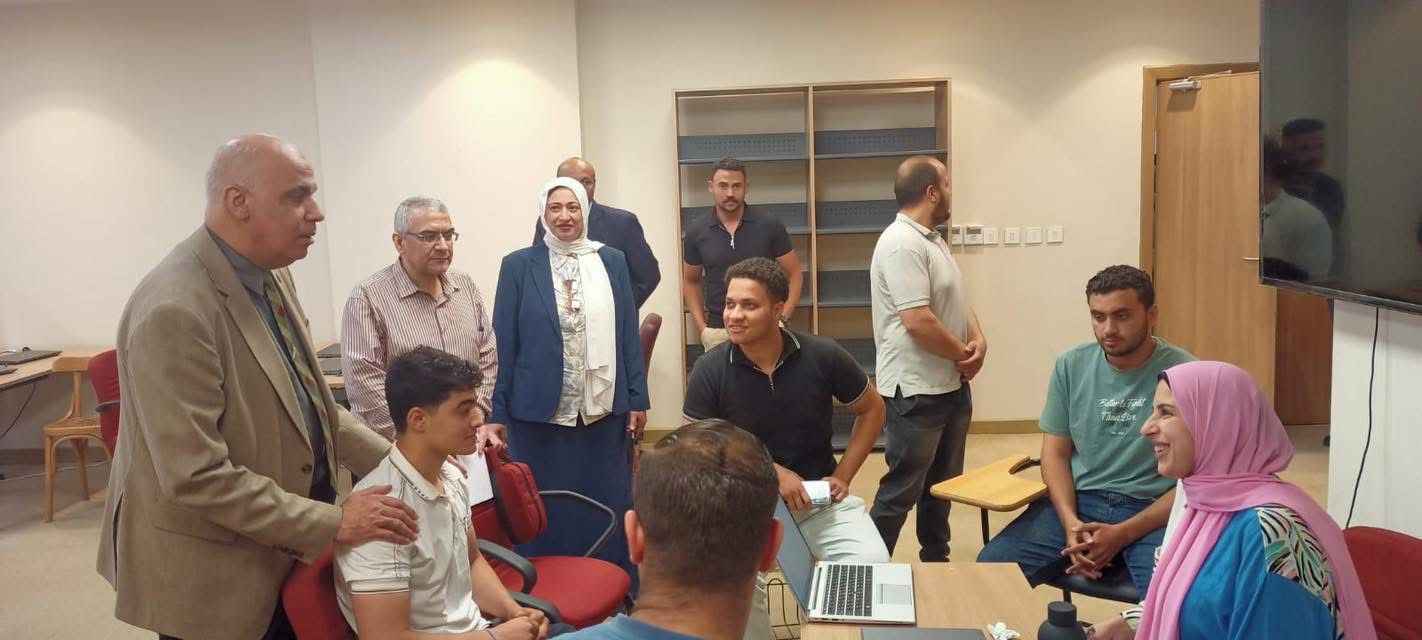 رئيس الجامعة  يتفقد سير الإختبارات العملية بفرع الجامعة بواحة السيلكون بمدينة السادات